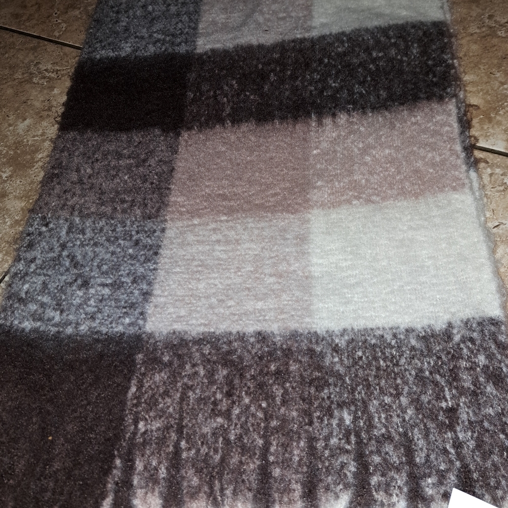 EXPRESS BROWN PLAID LONG FRINGED WINTER SCARF NWT $38